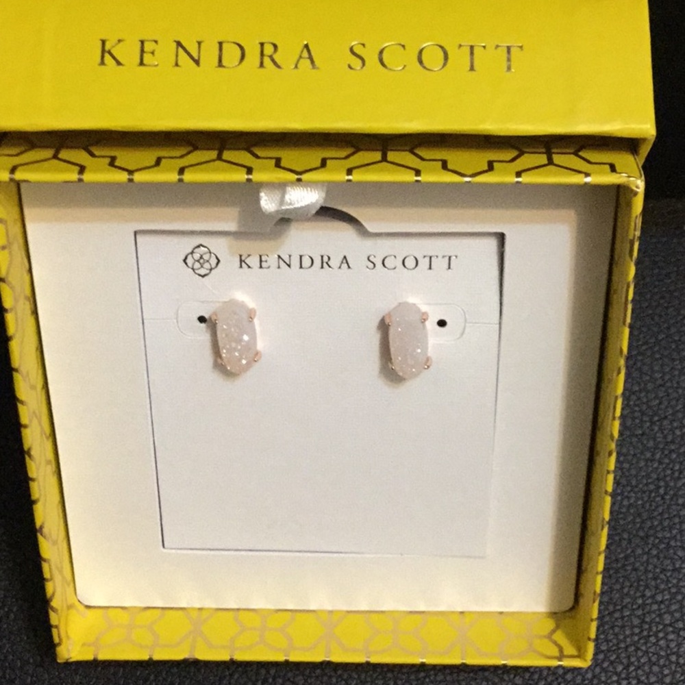 FlashsaleNWTKendraScott IridescentDruzy BettyStuds